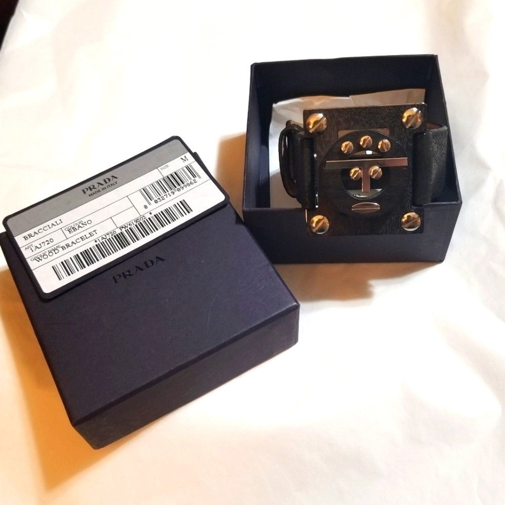 𝅺PRADA Ebony Leather and Wood Belt motif Bracelet